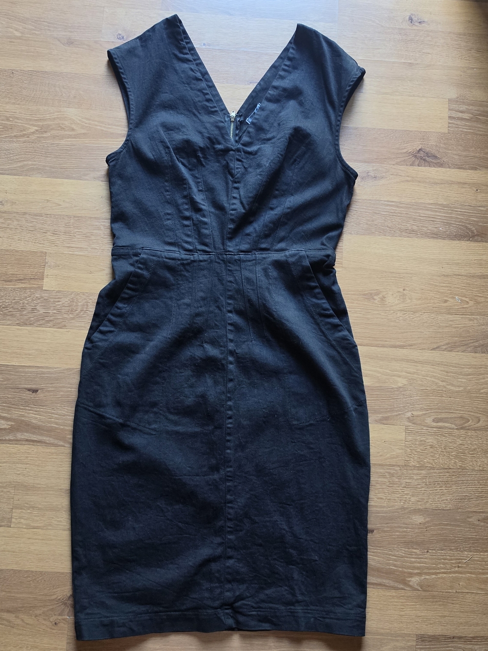 Prairie Underground Black V-Neck Sheath Dress